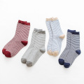 Chaussettes d&#39;équipage à rayures INS Street Femmes Coréennes de style japonais Fabricants filles chaussettes de filles